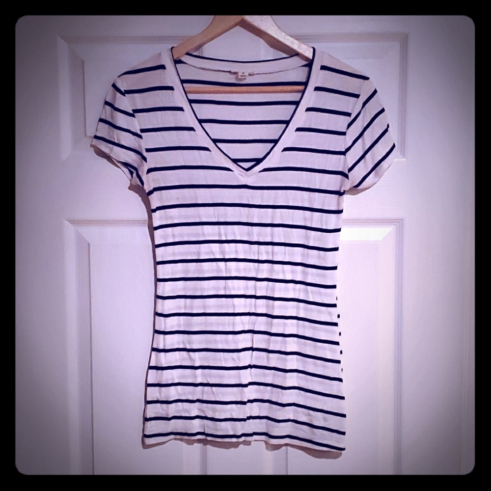Striped basic v-neck tee